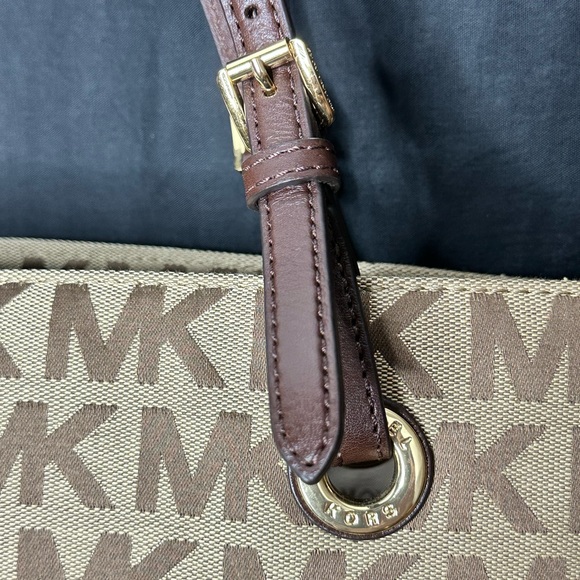 Michael Kors Women's Jet Set Shoulder Medium Tote Handbag Purse Tan W/Pocket - Picture 3 of 10